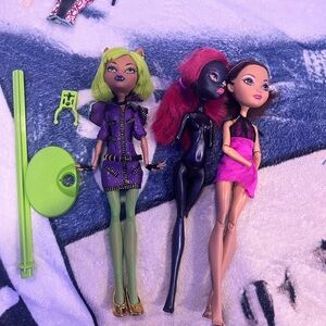 Monster high dolls lot